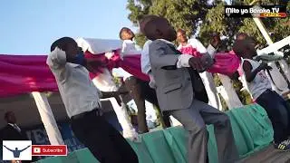 Mwimbaji wa Injili Mtoto YOHANA akiimba kwenye mkutano wa INJILI ;MALAPA, DAR