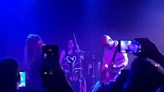 Lacey Sturm-All Around Me (Flyleaf song-with Sameer Bhattacharya) (live in Phoenix, Arizona)
