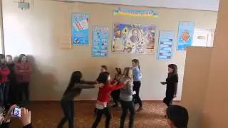 Флешмоб в честь недели музыки (часть1)