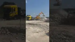 Hard at work on site 💪 #digger #excavator #construction