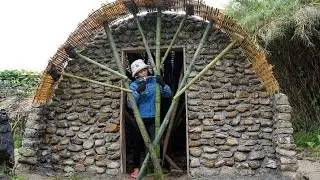 NEXT; Building a House with Stone, Discreet, Resistant to Cold in WINTER1&deg;C