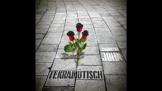 TEKRAM&Uuml;TISCH: Luonnoton John