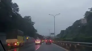 SUASANA PAGI ARUS LALU LINTAS DI TOL LINGKAR LUAR JAKARTA HINGGA TOL JAGO RAWI