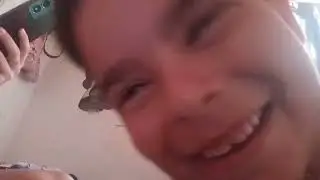 Viendo chistes malos de la serie est&uacute;pida
