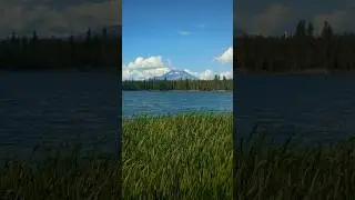 Love these amazing Mountain views from Lava Lake in Oregon 😍
