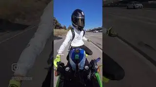 Ninja 500 может УНИЧТОЖИТЬ шоссе без проблем 😎 Отличный городской мотоцикл для любого гонщика 🤟🏻