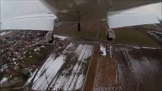 Crosswind landing at LKCS. Přist&aacute;n&iacute; v Č. Budějovic&iacute;ch s větrem 10 kt kolmo na dr&aacute;hu.