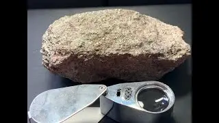 UMA PEDRA CRAVADA DE OURO E PIRITA, QUAL A DIFERENÇA ENTRE OURO DE TOLO E OURO VERDADEIRO??