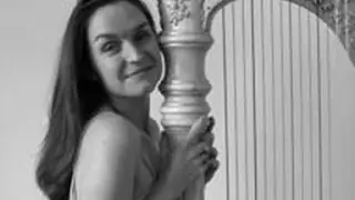 Hire a professional harpist for your wedding in Bath