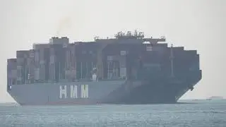 Container Ship《HMM GARAM》Crossing the Tsing Ma Bridge in HK 20260118_C0018