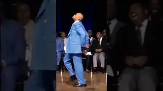 Джино Дженнингс показывает, что Ти Ди Джейкс сделал на вечеринке Пи Дидди. Джейкс вышел в слезах.