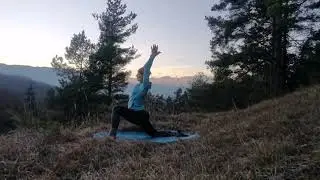 10 minutna vodena joga za večerno umirjanje | pozdrav luni | joga za začetnike | vodena joga |