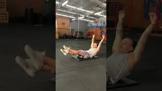 CORE - HOLLOW FLUTTLER KICK