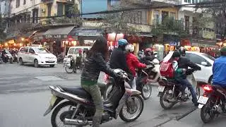Amazing Traffic Flow in Hanoi, Vietnam (Without Traffic Signals)