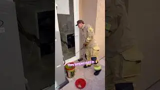 Пожарный против гремучей змеи 🐍 Тренировка по тушению пожара 🔥 #youtube #firefighter #training #r...