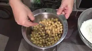 Fattet hummos (Chickpeas with Yoghurt)
