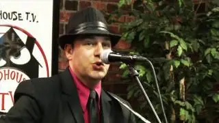 Joe Mandica Sings 