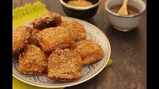 Rghaïf farcis aux amandes et frits