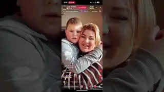 Яська/Грязными руками колбасу режит/Целует детей триппером 
