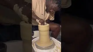 Making a flower vase in the potters wheel #pottery #ceramic #clay #potterywheel #art #diy