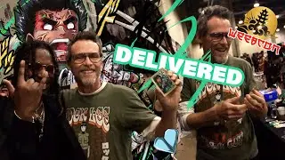 Brian Donovan Receives His Vyrus Rock Lee Gold Card at WeebCon24 ! Vyrus Trading Card Delivery