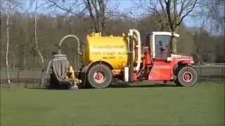 Loonbedrijf van Kuijk & Vakutrans grasland bemesten met een Vervaet 14M3