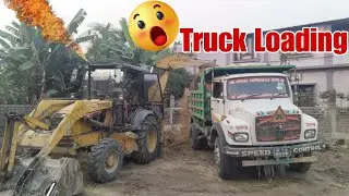 Backhoe loader digging a house foundation and loading soil into a tipper.#terex #jcb #cat #backhoe