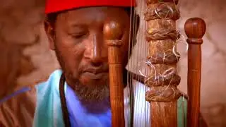Le griot sénégalais, Ali Boulo Santo Cissoko, virtuose de la kora, en compagnie de Cyrille Le Penven