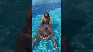 How to solve Rubik&rsquo;s cube udder the water #shorts #water #viral