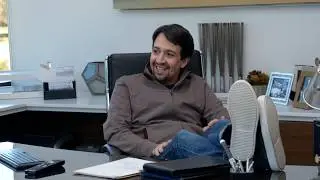 Curb Your Enthusiasm - Larry fights Lin-Manuel Miranda for the desk