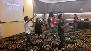 FLB-Music: NOTHING IS IMPOSSIBLE (Planetshakers) Live + Free Hugs (11.08.19)