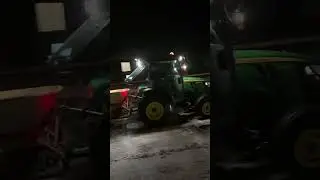 John Deere am  3045 R Salz Streuen