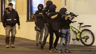 Vienna Islamist attack - SWAT police rush into action