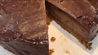 Chocolate cheesecake Recipe. So easy and chocolatey delicious.