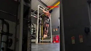 female bodybuilder gym workout status #athlete #gym #workout #muscle #pushups #girlpower #bikini