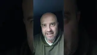 Dare da mangiare a terra ai cani e ai gatti. Moda da ignoranti deficienti che porta la 