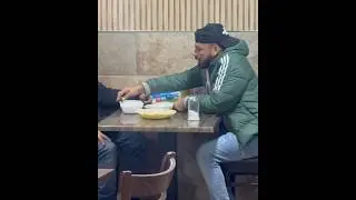 He went to complain to the restaurant owner😁