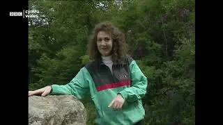 Sh&acirc;n Cothi yn cyflwyno ardal yr Eisteddfod a Ffarmers, pentref ei phlentyndod