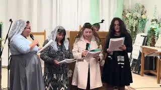 Las Dorcas  con su alabanza 