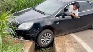 An Experienced Driver Teaches You How To Get Out Of Trouble.