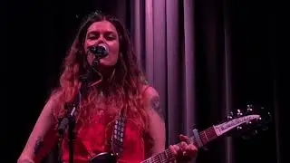 Lilly Hiatt 