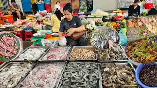 Amazing! Cambodian Street Market Tour - Banh Soung , Fish Noodle, Fresh Fruits & More 