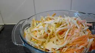 Witte koolsalade zelf maken.