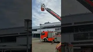 Explosion Stadthalle Hiltrup, ManV 10 Übung, Rettung mit DLK vom Dach Teil 3