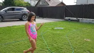 Brincando na piscina gelada
