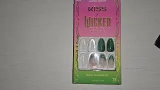Kiss x Wicked for Good press-on nails 💅 