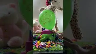 Green Monkey Balloon Popping Scene #asmr #cake #poppballons #balloonpopping #balloon #ballongame