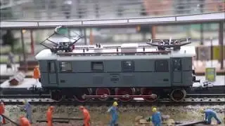 BR 132 DB 132 103-3 & Typ D 109 SJ Nr 109 & BR E 32 DRG E 32 18' s parade