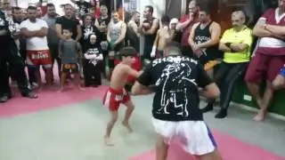Этот ребенок станет известным бойцом © hardvideo
