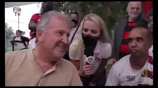 ZICO EM TARDE DE AUT&Oacute;GRAFOS